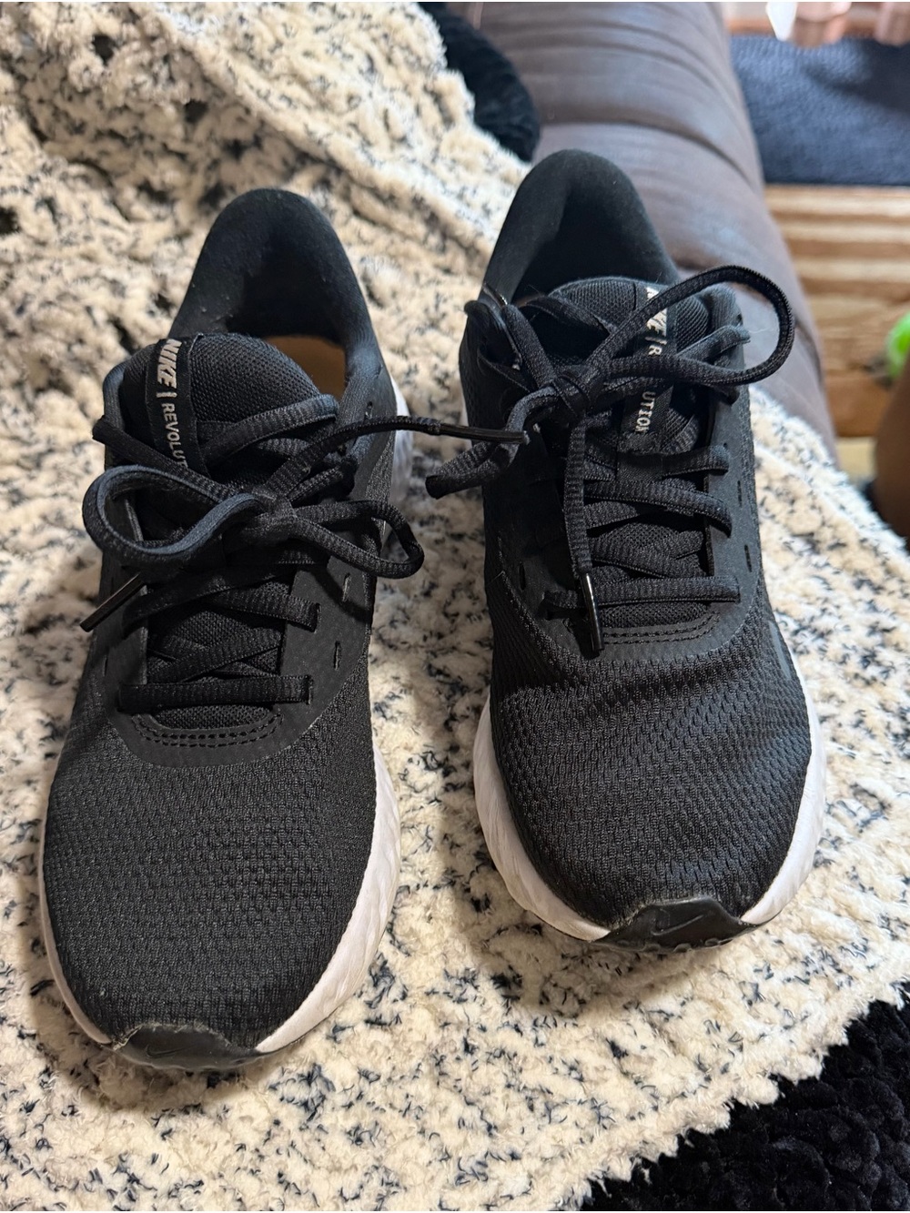 Nike Womens Black and White Lightweight Running Sneakers